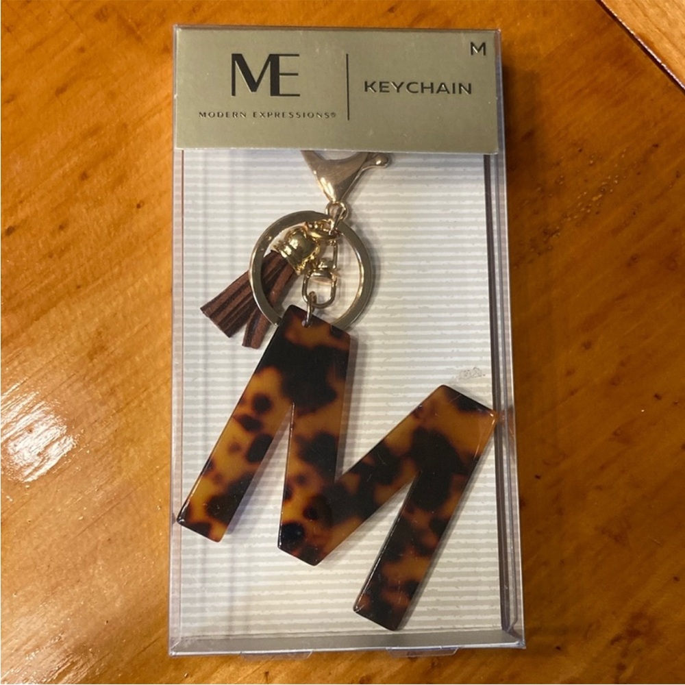 Modern Expressions Tortoise Shell Keychain Monogram ‘M’ - Picture 2 of 2
